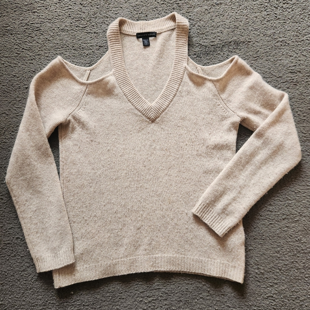 SAKS FIFTH AVENUE Women's Sweater Medium Cold Shoulder Cashmere Luxury Classic - Picture 1 of 8